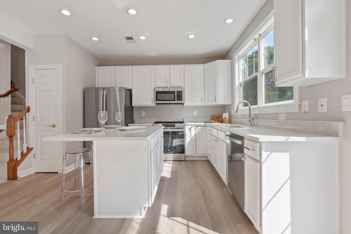 8239 GLADE BANK DR, MANASSAS, Virginia 20111, 4 Bedrooms Bedrooms, 14 Rooms Rooms,3 BathroomsBathrooms,Residential,For sale,8239 GLADE BANK DR,VAPW2104914 MLS # VAPW2104914