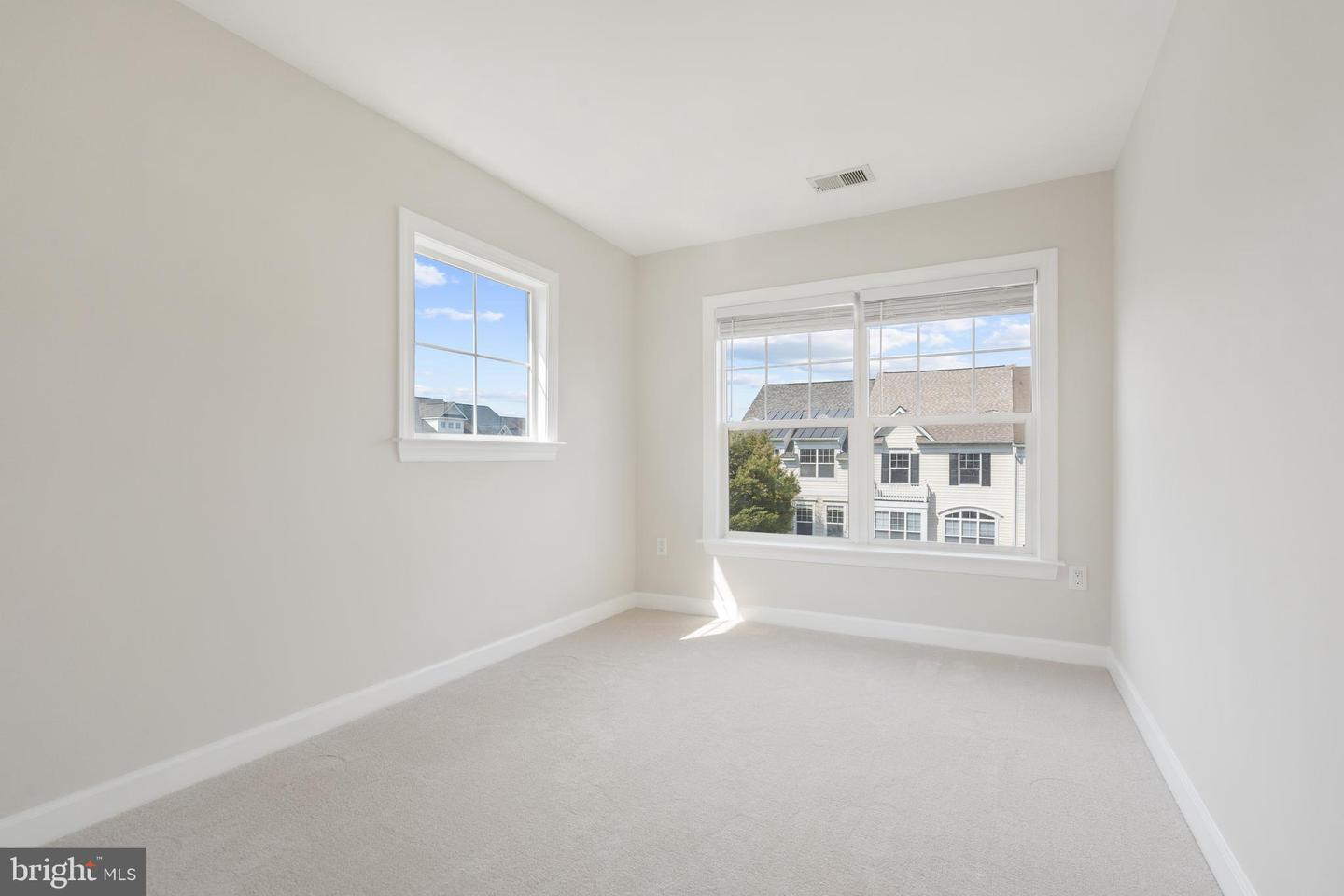 8239 GLADE BANK DR, MANASSAS, Virginia 20111, 4 Bedrooms Bedrooms, 14 Rooms Rooms,3 BathroomsBathrooms,Residential,For sale,8239 GLADE BANK DR,VAPW2104914 MLS # VAPW2104914