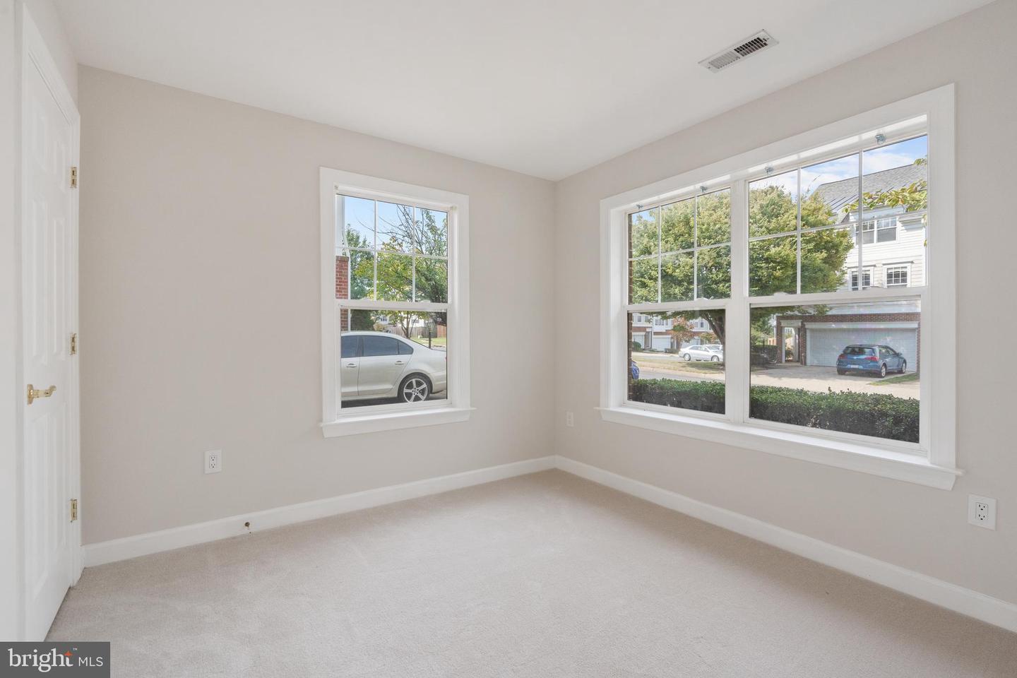 8239 GLADE BANK DR, MANASSAS, Virginia 20111, 4 Bedrooms Bedrooms, 14 Rooms Rooms,3 BathroomsBathrooms,Residential,For sale,8239 GLADE BANK DR,VAPW2104914 MLS # VAPW2104914