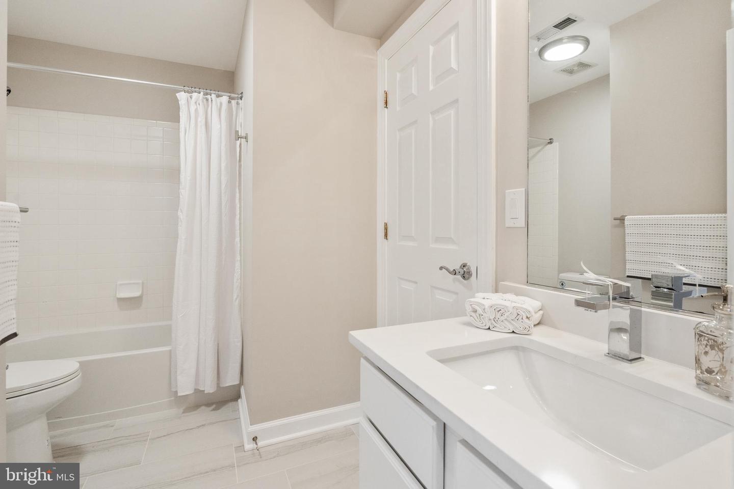 8239 GLADE BANK DR, MANASSAS, Virginia 20111, 4 Bedrooms Bedrooms, 14 Rooms Rooms,3 BathroomsBathrooms,Residential,For sale,8239 GLADE BANK DR,VAPW2104914 MLS # VAPW2104914