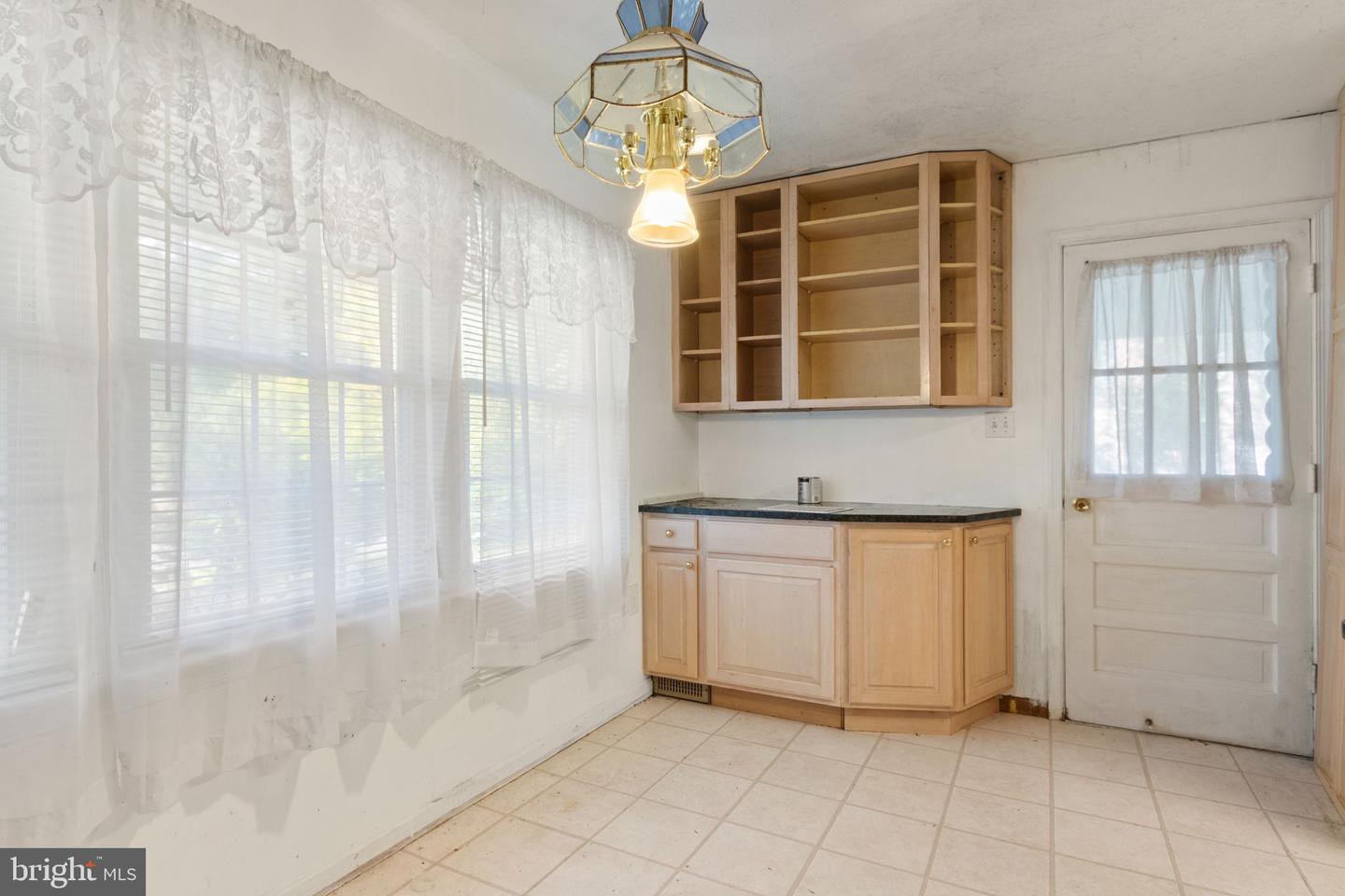 8011 LYNNFIELD DR, ALEXANDRIA, Virginia 22306, 5 Bedrooms Bedrooms, ,3 BathroomsBathrooms,Residential,For sale,8011 LYNNFIELD DR,VAFX2269724 MLS # VAFX2269724