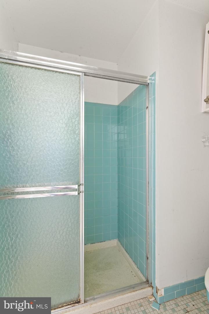 8011 LYNNFIELD DR, ALEXANDRIA, Virginia 22306, 5 Bedrooms Bedrooms, ,3 BathroomsBathrooms,Residential,For sale,8011 LYNNFIELD DR,VAFX2269724 MLS # VAFX2269724