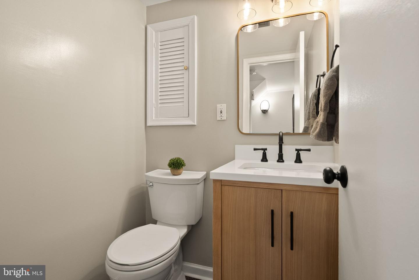 6 E MASON AVE, ALEXANDRIA, Virginia 22301, 3 Bedrooms Bedrooms, ,2 BathroomsBathrooms,Residential,For sale,6 E MASON AVE,VAAX2050312 MLS # VAAX2050312