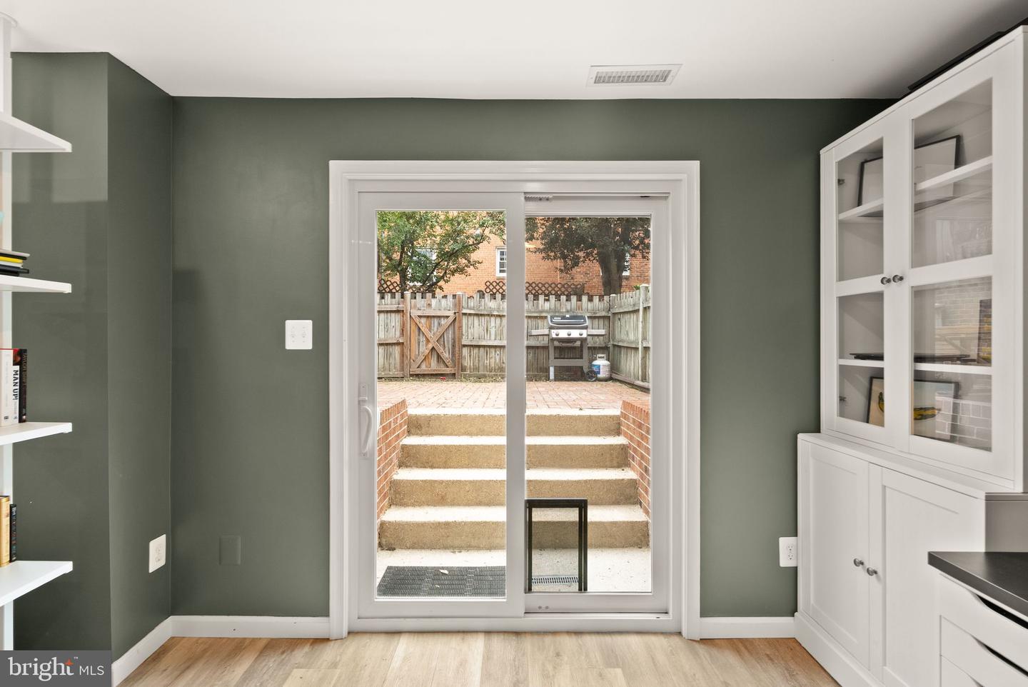 6 E MASON AVE, ALEXANDRIA, Virginia 22301, 3 Bedrooms Bedrooms, ,2 BathroomsBathrooms,Residential,For sale,6 E MASON AVE,VAAX2050312 MLS # VAAX2050312