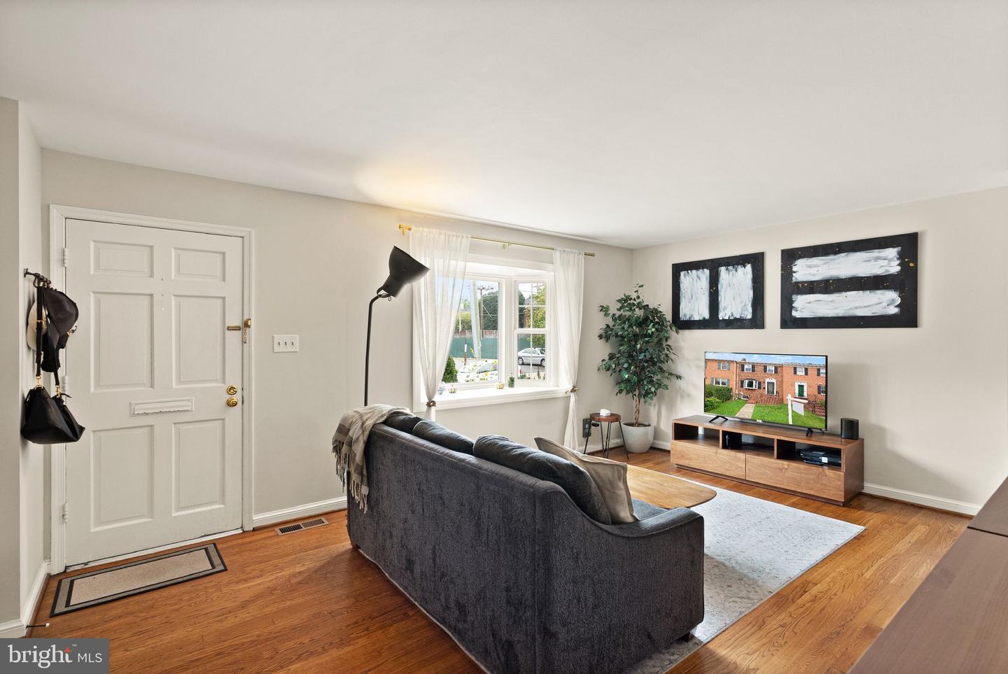 6 E MASON AVE, ALEXANDRIA, Virginia 22301, 3 Bedrooms Bedrooms, ,2 BathroomsBathrooms,Residential,For sale,6 E MASON AVE,VAAX2050312 MLS # VAAX2050312