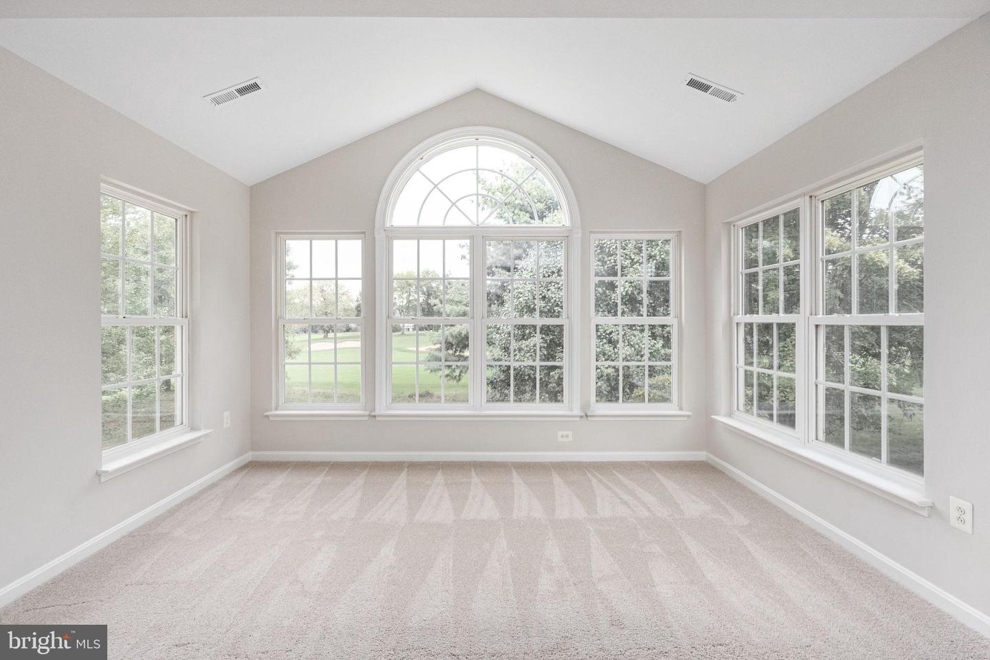 6040 ALDERDALE PL, HAYMARKET, Virginia 20169, 4 Bedrooms Bedrooms, 8 Rooms Rooms,3 BathroomsBathrooms,Residential,For sale,6040 ALDERDALE PL,VAPW2105096 MLS # VAPW2105096
