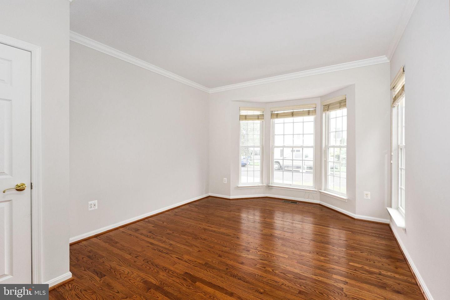 6040 ALDERDALE PL, HAYMARKET, Virginia 20169, 4 Bedrooms Bedrooms, 8 Rooms Rooms,3 BathroomsBathrooms,Residential,For sale,6040 ALDERDALE PL,VAPW2105096 MLS # VAPW2105096