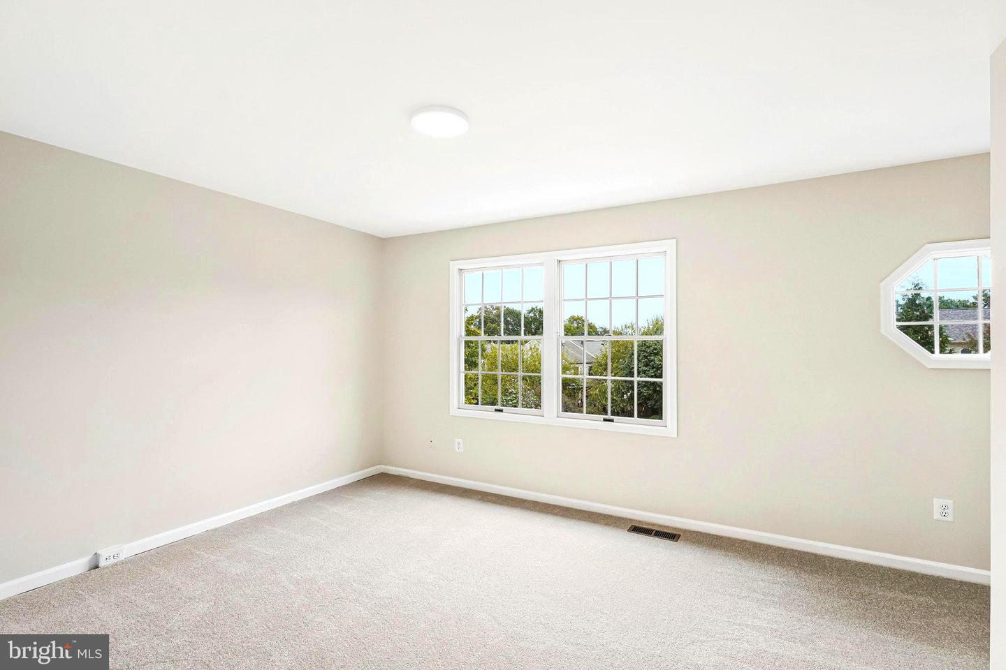 21921 MYRTLEWOOD SQ, STERLING, Virginia 20164, 3 Bedrooms Bedrooms, ,2 BathroomsBathrooms,Residential,For sale,21921 MYRTLEWOOD SQ,VALO2107758 MLS # VALO2107758
