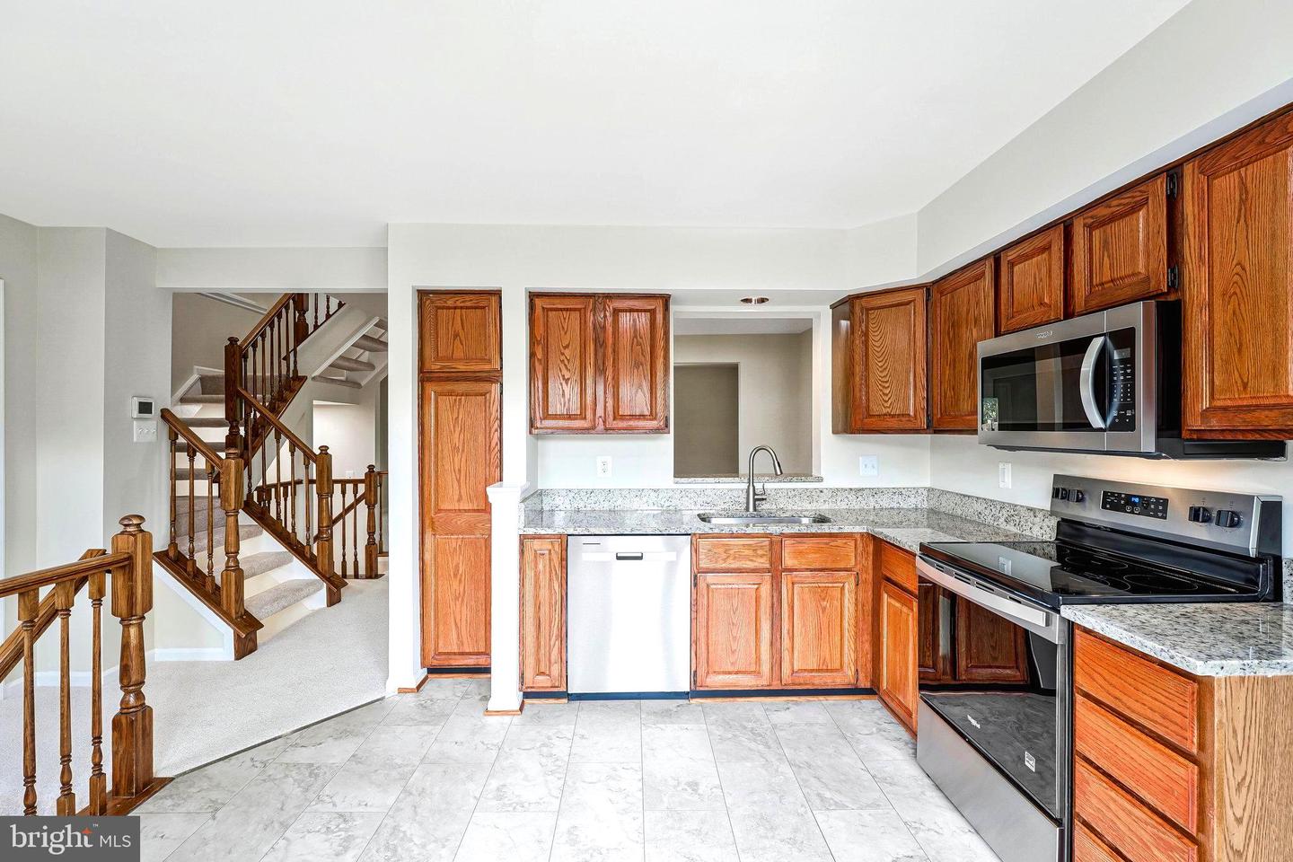 21921 MYRTLEWOOD SQ, STERLING, Virginia 20164, 3 Bedrooms Bedrooms, ,2 BathroomsBathrooms,Residential,For sale,21921 MYRTLEWOOD SQ,VALO2107758 MLS # VALO2107758