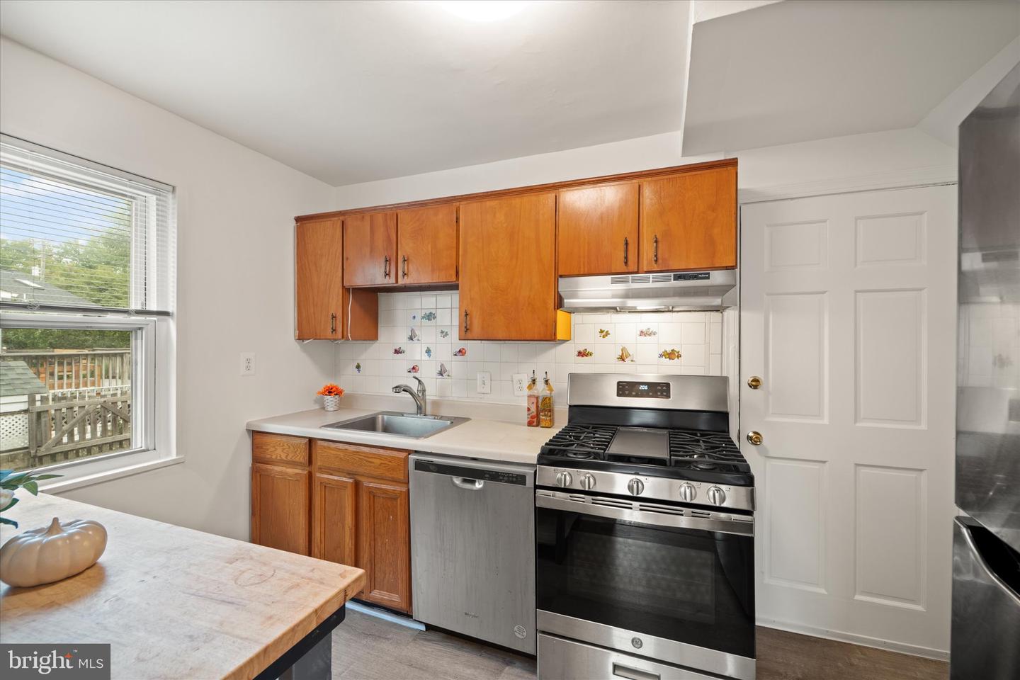 143 N ABINGDON ST, ARLINGTON, Virginia 22203, 3 Bedrooms Bedrooms, ,2 BathroomsBathrooms,Residential,For sale,143 N ABINGDON ST,VAAR2064242 MLS # VAAR2064242