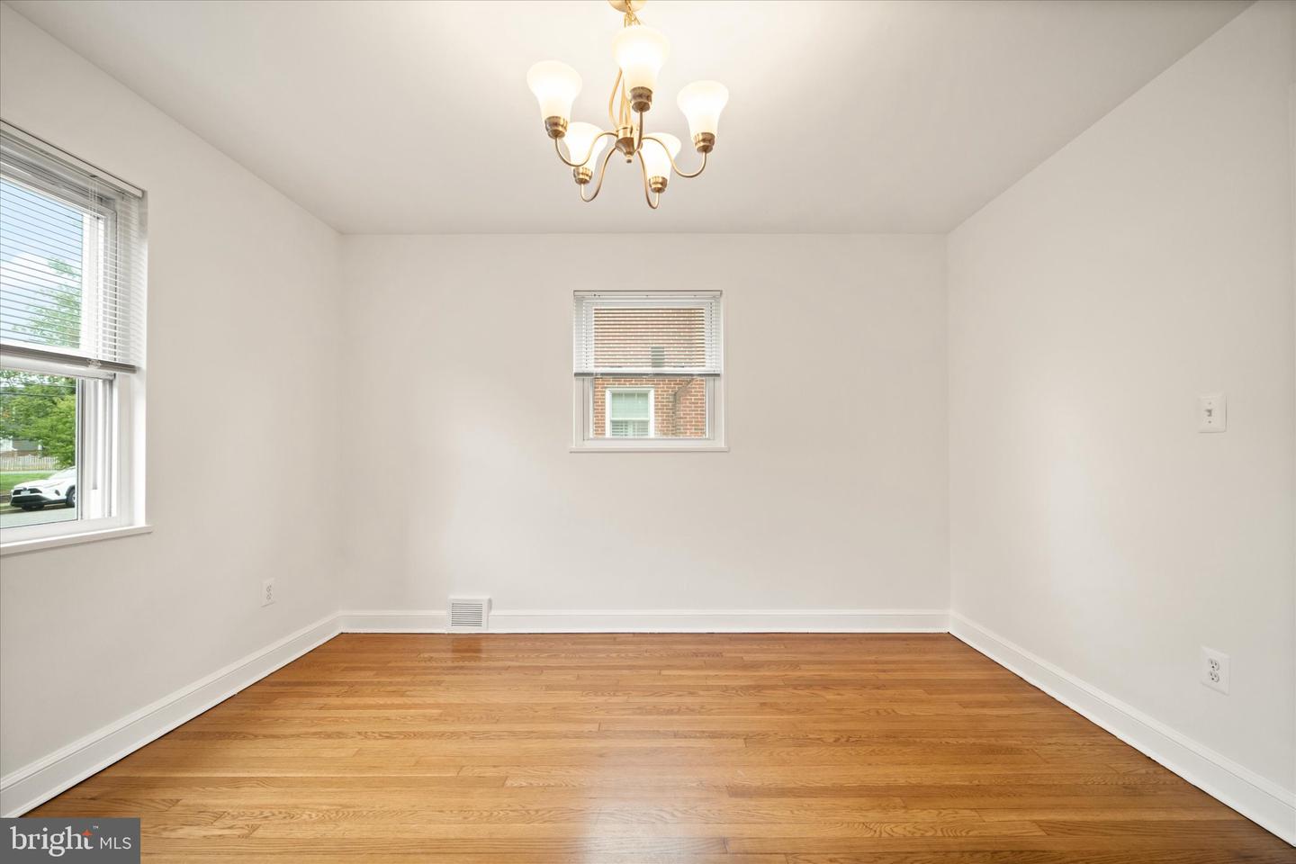 143 N ABINGDON ST, ARLINGTON, Virginia 22203, 3 Bedrooms Bedrooms, ,2 BathroomsBathrooms,Residential,For sale,143 N ABINGDON ST,VAAR2064242 MLS # VAAR2064242