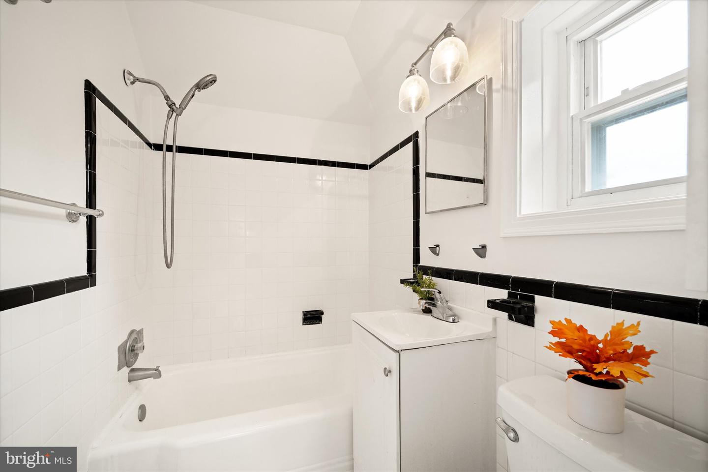 143 N ABINGDON ST, ARLINGTON, Virginia 22203, 3 Bedrooms Bedrooms, ,2 BathroomsBathrooms,Residential,For sale,143 N ABINGDON ST,VAAR2064242 MLS # VAAR2064242