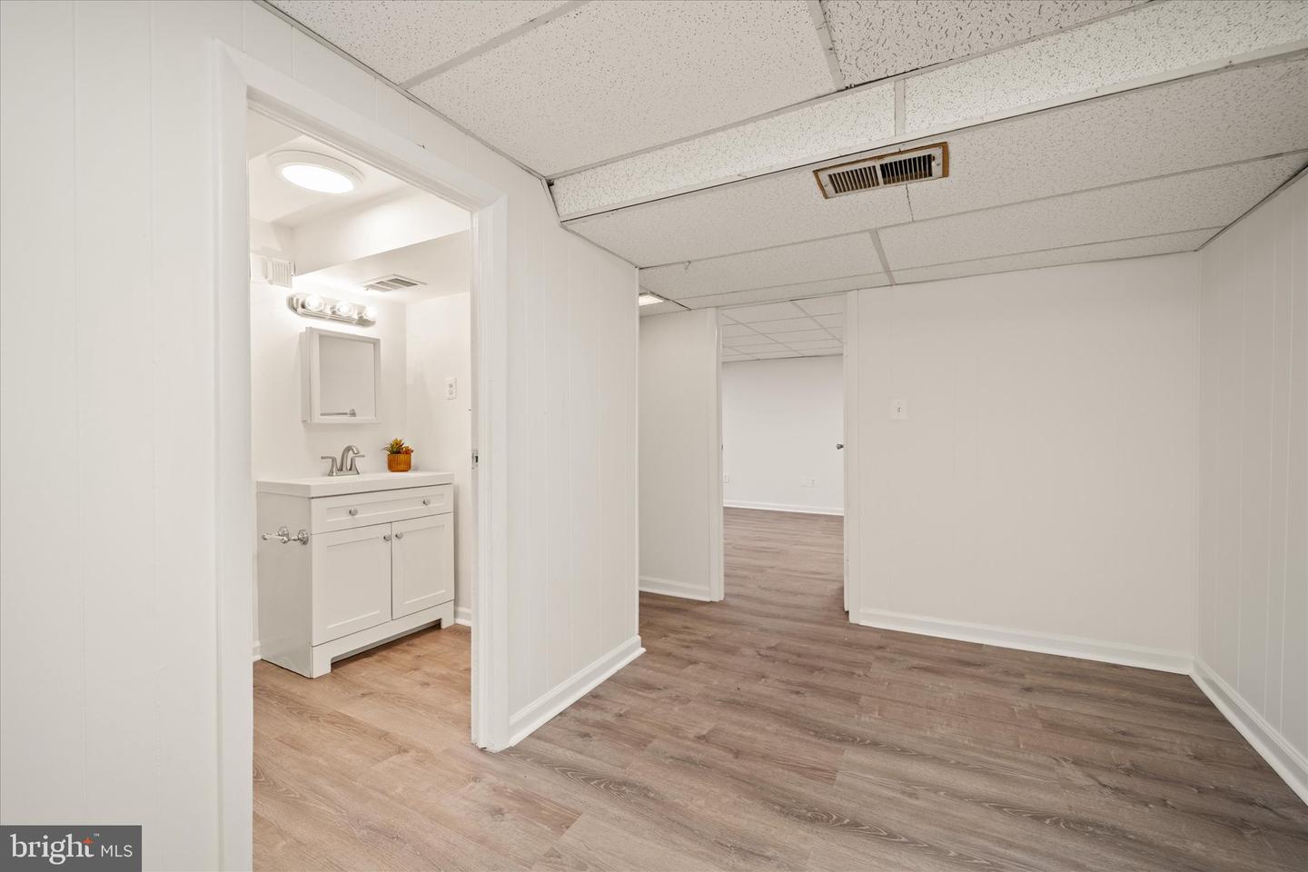 143 N ABINGDON ST, ARLINGTON, Virginia 22203, 3 Bedrooms Bedrooms, ,2 BathroomsBathrooms,Residential,For sale,143 N ABINGDON ST,VAAR2064242 MLS # VAAR2064242