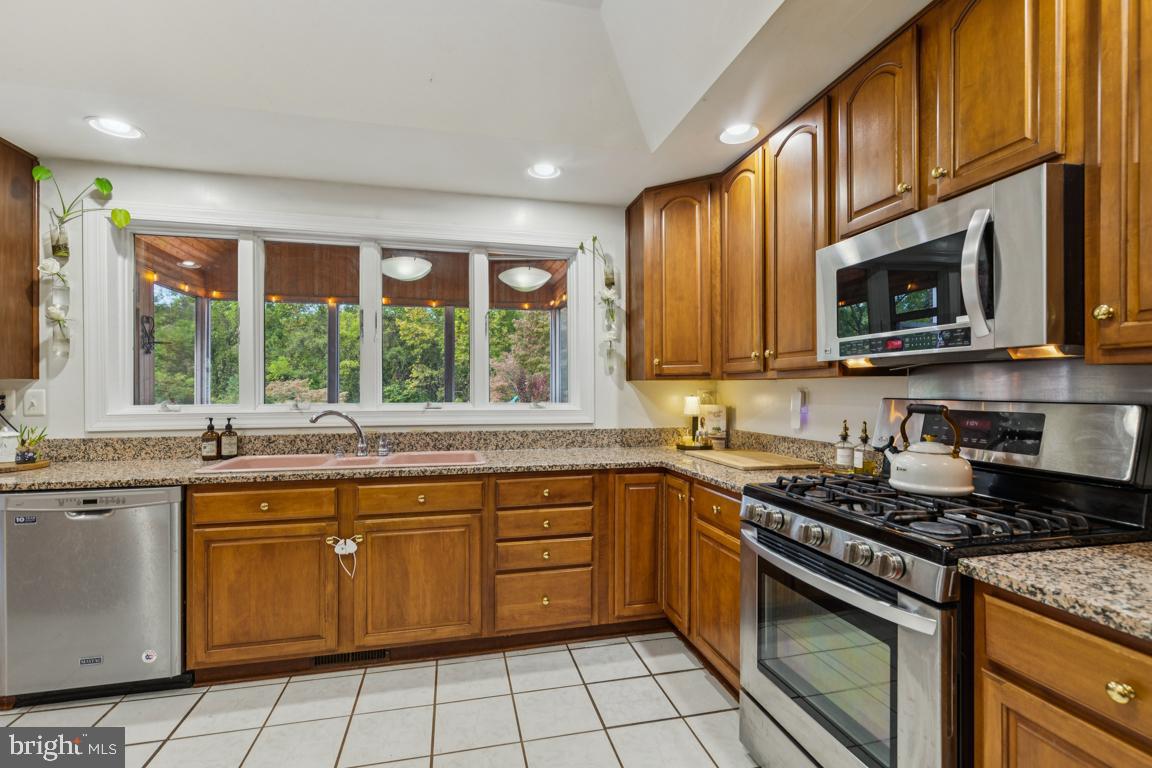 7819 WELLINGTON DR, WARRENTON, Virginia 20186, 5 Bedrooms Bedrooms, ,4 BathroomsBathrooms,Residential,For sale,7819 WELLINGTON DR,VAFQ2018508 MLS # VAFQ2018508