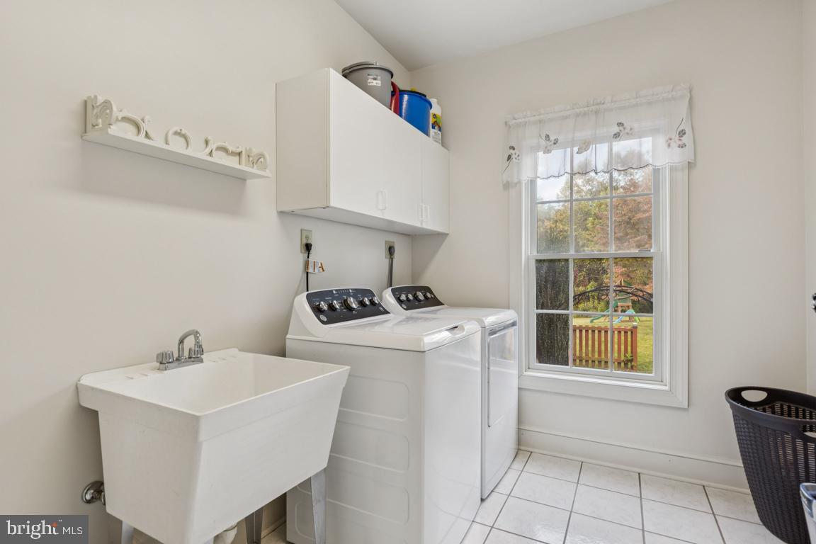 7819 WELLINGTON DR, WARRENTON, Virginia 20186, 5 Bedrooms Bedrooms, ,4 BathroomsBathrooms,Residential,For sale,7819 WELLINGTON DR,VAFQ2018508 MLS # VAFQ2018508