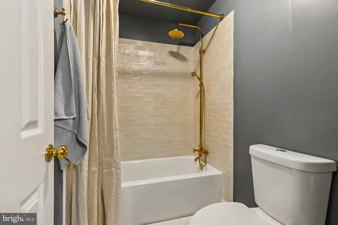 7819 WELLINGTON DR, WARRENTON, Virginia 20186, 5 Bedrooms Bedrooms, ,4 BathroomsBathrooms,Residential,For sale,7819 WELLINGTON DR,VAFQ2018508 MLS # VAFQ2018508