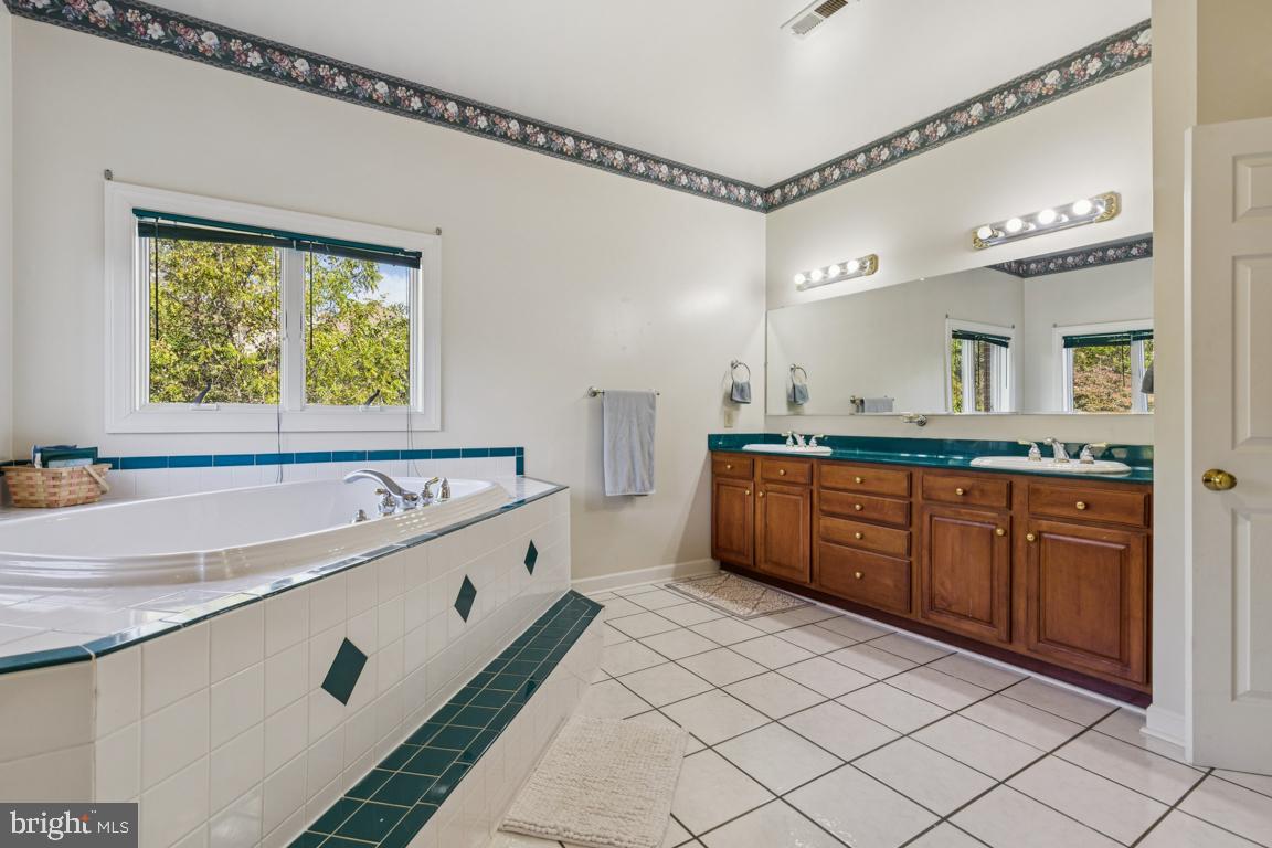 7819 WELLINGTON DR, WARRENTON, Virginia 20186, 5 Bedrooms Bedrooms, ,4 BathroomsBathrooms,Residential,For sale,7819 WELLINGTON DR,VAFQ2018508 MLS # VAFQ2018508