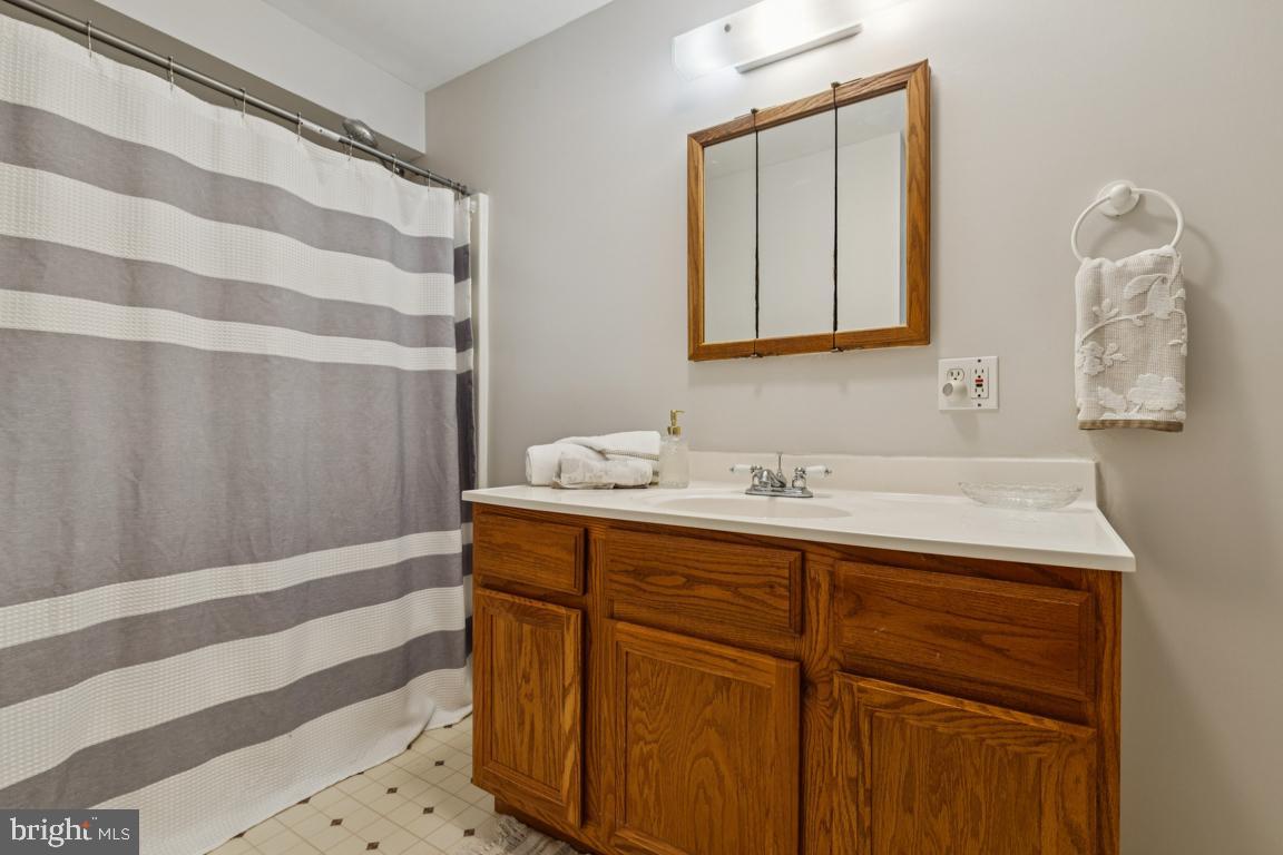 7819 WELLINGTON DR, WARRENTON, Virginia 20186, 5 Bedrooms Bedrooms, ,4 BathroomsBathrooms,Residential,For sale,7819 WELLINGTON DR,VAFQ2018508 MLS # VAFQ2018508