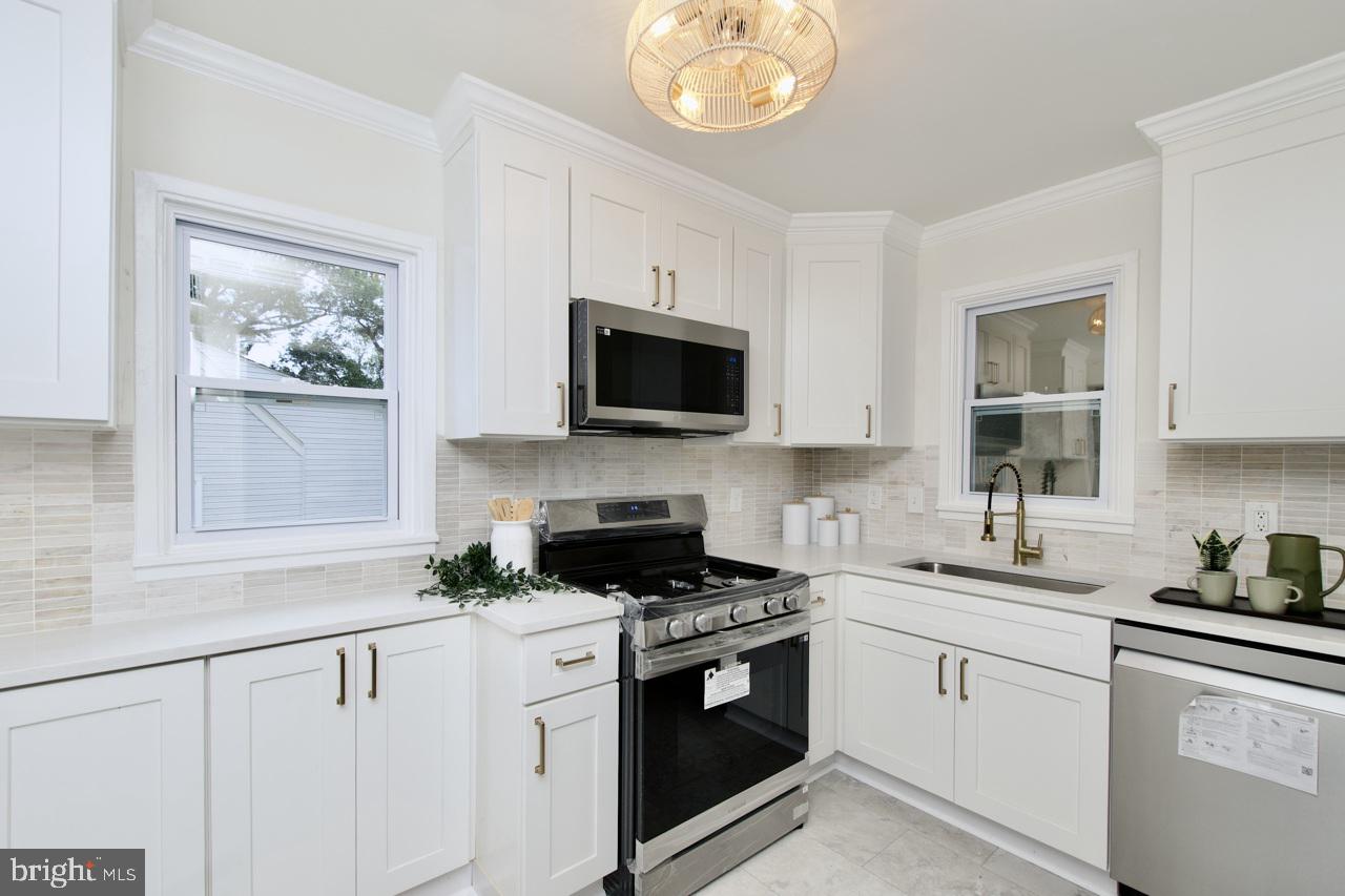 2415 FAIRHAVEN AVE, ALEXANDRIA, Virginia 22303, 4 Bedrooms Bedrooms, ,2 BathroomsBathrooms,Residential,For sale,2415 FAIRHAVEN AVE,VAFX2269740 MLS # VAFX2269740