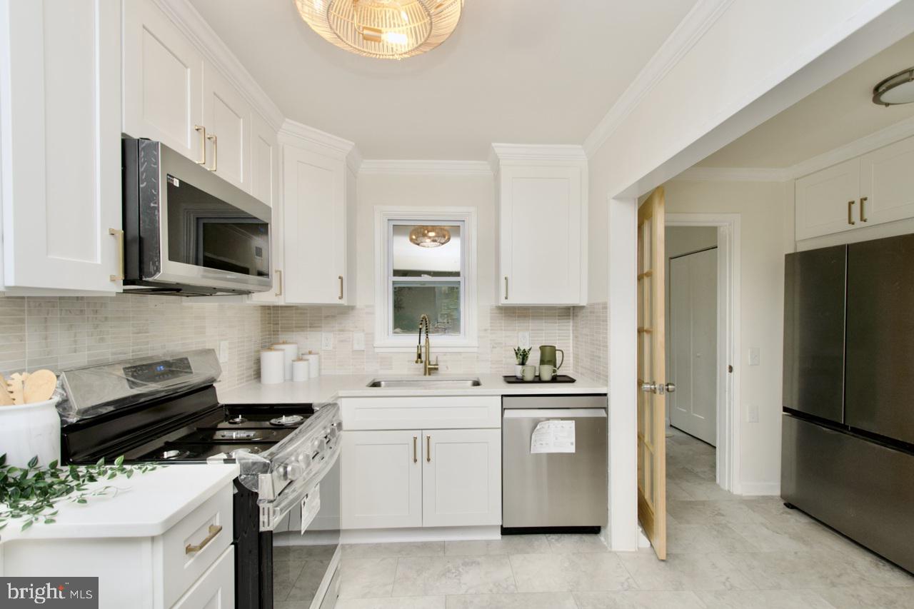 2415 FAIRHAVEN AVE, ALEXANDRIA, Virginia 22303, 4 Bedrooms Bedrooms, ,2 BathroomsBathrooms,Residential,For sale,2415 FAIRHAVEN AVE,VAFX2269740 MLS # VAFX2269740