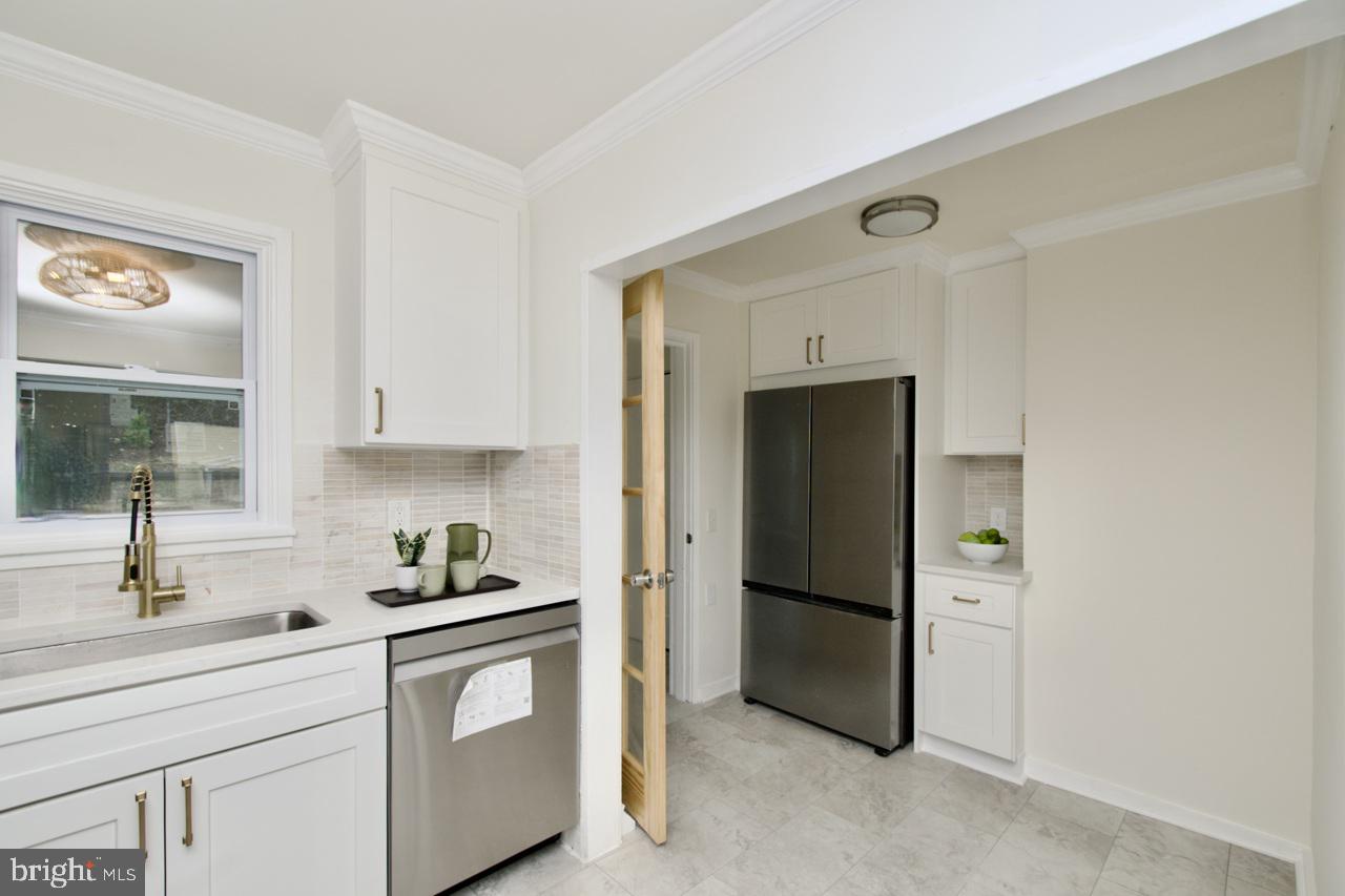 2415 FAIRHAVEN AVE, ALEXANDRIA, Virginia 22303, 4 Bedrooms Bedrooms, ,2 BathroomsBathrooms,Residential,For sale,2415 FAIRHAVEN AVE,VAFX2269740 MLS # VAFX2269740