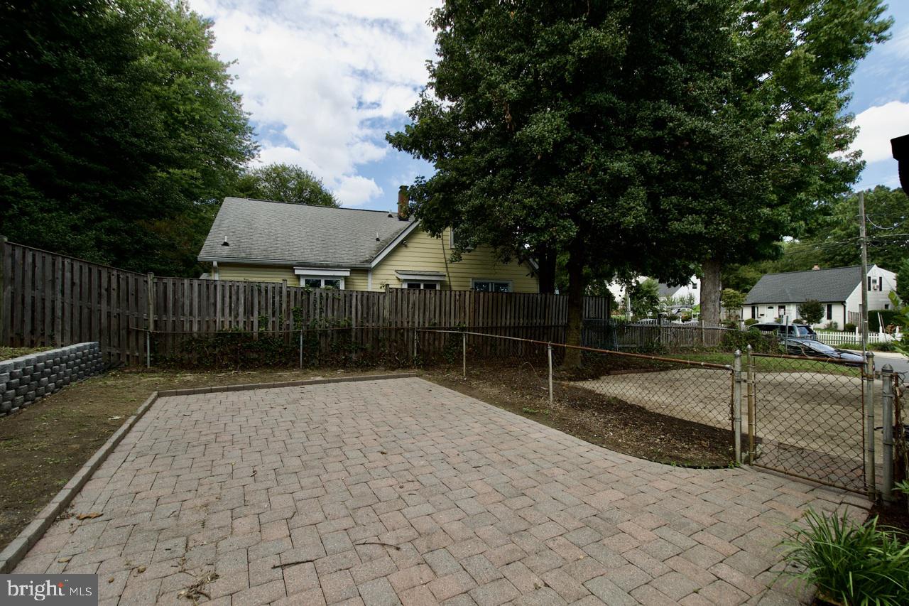2415 FAIRHAVEN AVE, ALEXANDRIA, Virginia 22303, 4 Bedrooms Bedrooms, ,2 BathroomsBathrooms,Residential,For sale,2415 FAIRHAVEN AVE,VAFX2269740 MLS # VAFX2269740
