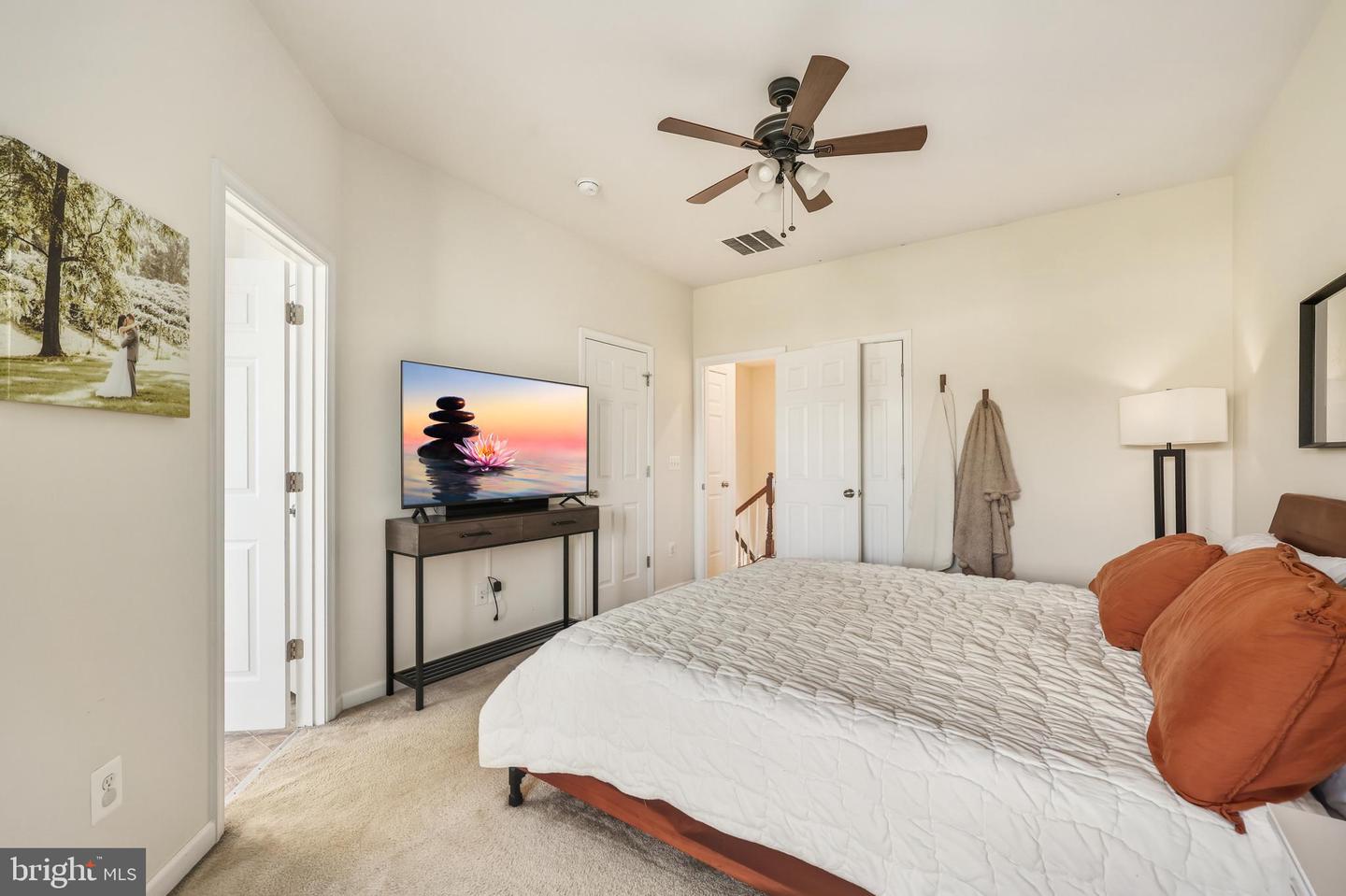 219 MILES HAWK TER, PURCELLVILLE, Virginia 20132, 2 Bedrooms Bedrooms, ,3 BathroomsBathrooms,Residential,For sale,219 MILES HAWK TER,VALO2107822 MLS # VALO2107822