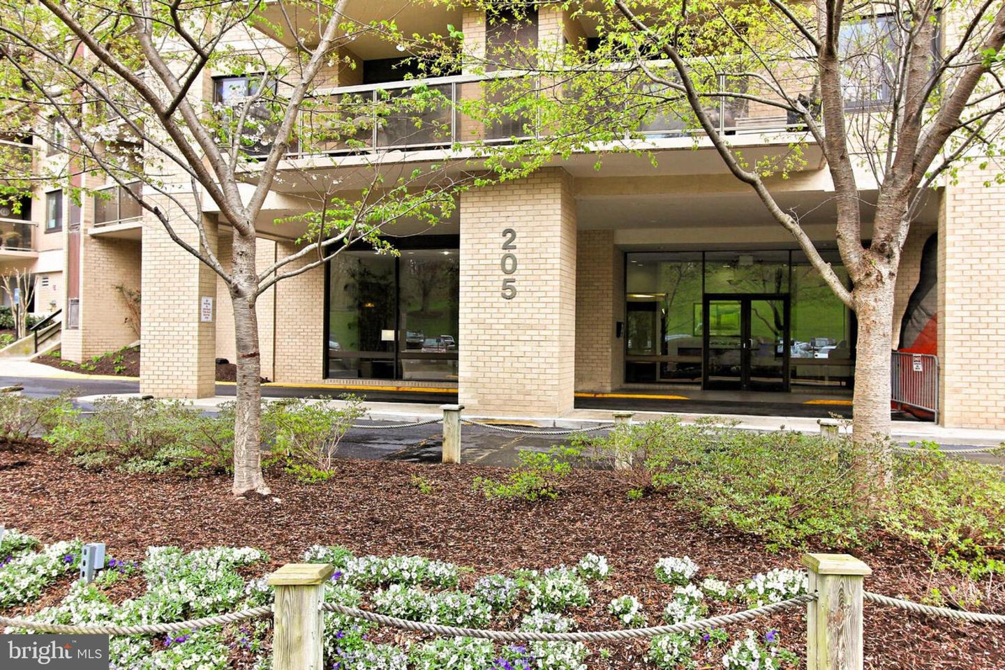 205 YOAKUM PKWY #822, ALEXANDRIA, Virginia 22304, 2 Bedrooms Bedrooms, ,2 BathroomsBathrooms,Residential,For sale,205 YOAKUM PKWY #822,VAAX2050308 MLS # VAAX2050308