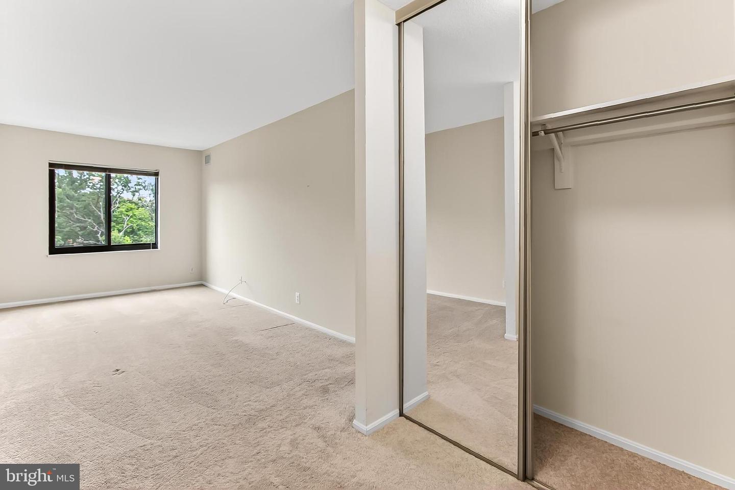 205 YOAKUM PKWY #822, ALEXANDRIA, Virginia 22304, 2 Bedrooms Bedrooms, ,2 BathroomsBathrooms,Residential,For sale,205 YOAKUM PKWY #822,VAAX2050308 MLS # VAAX2050308