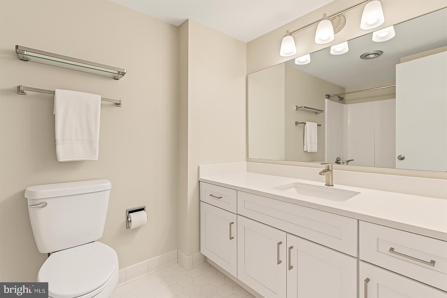 205 YOAKUM PKWY #822, ALEXANDRIA, Virginia 22304, 2 Bedrooms Bedrooms, ,2 BathroomsBathrooms,Residential,For sale,205 YOAKUM PKWY #822,VAAX2050308 MLS # VAAX2050308