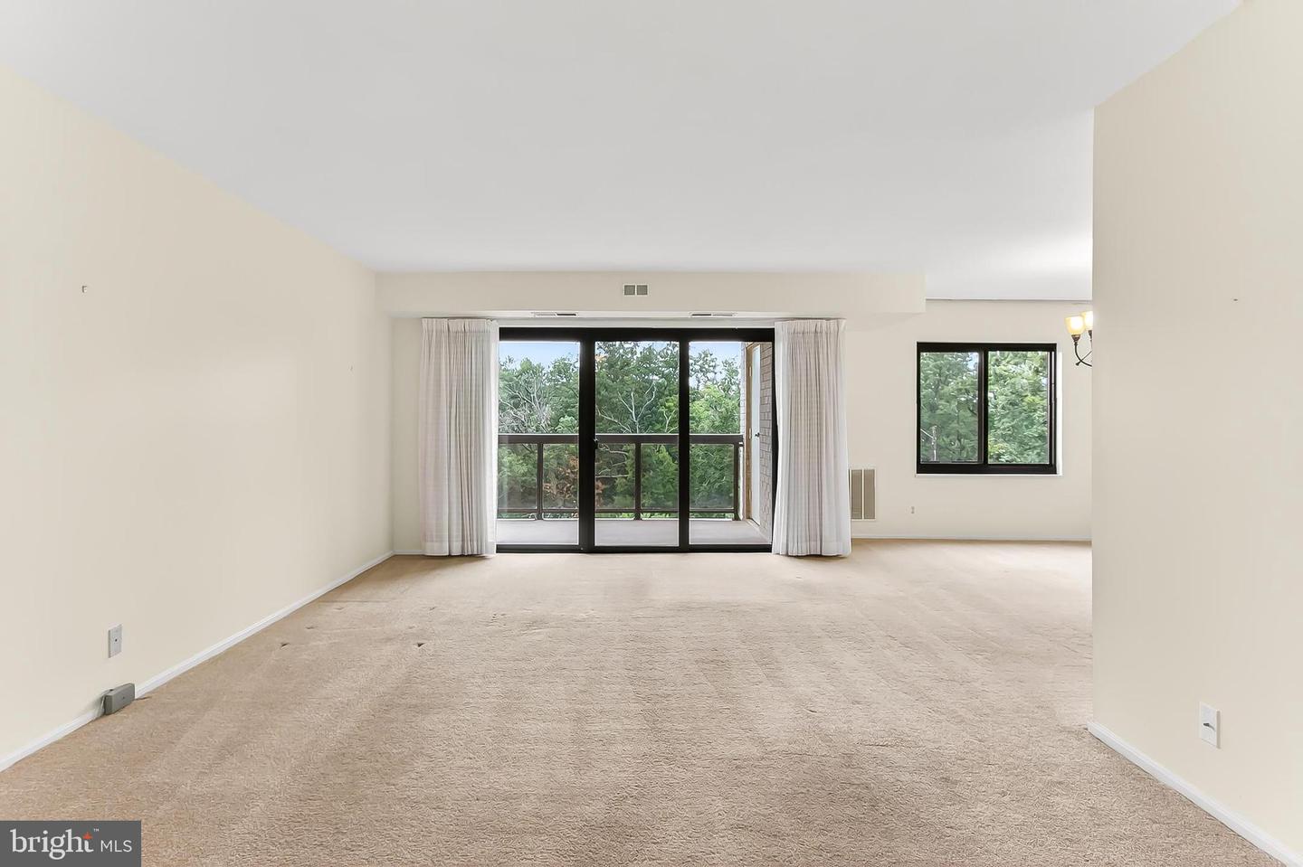 205 YOAKUM PKWY #822, ALEXANDRIA, Virginia 22304, 2 Bedrooms Bedrooms, ,2 BathroomsBathrooms,Residential,For sale,205 YOAKUM PKWY #822,VAAX2050308 MLS # VAAX2050308