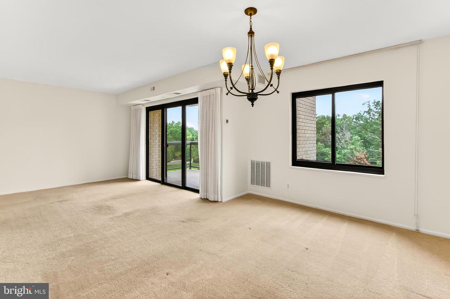 205 YOAKUM PKWY #822, ALEXANDRIA, Virginia 22304, 2 Bedrooms Bedrooms, ,2 BathroomsBathrooms,Residential,For sale,205 YOAKUM PKWY #822,VAAX2050308 MLS # VAAX2050308
