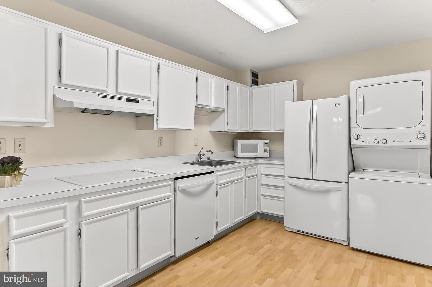 205 YOAKUM PKWY #822, ALEXANDRIA, Virginia 22304, 2 Bedrooms Bedrooms, ,2 BathroomsBathrooms,Residential,For sale,205 YOAKUM PKWY #822,VAAX2050308 MLS # VAAX2050308