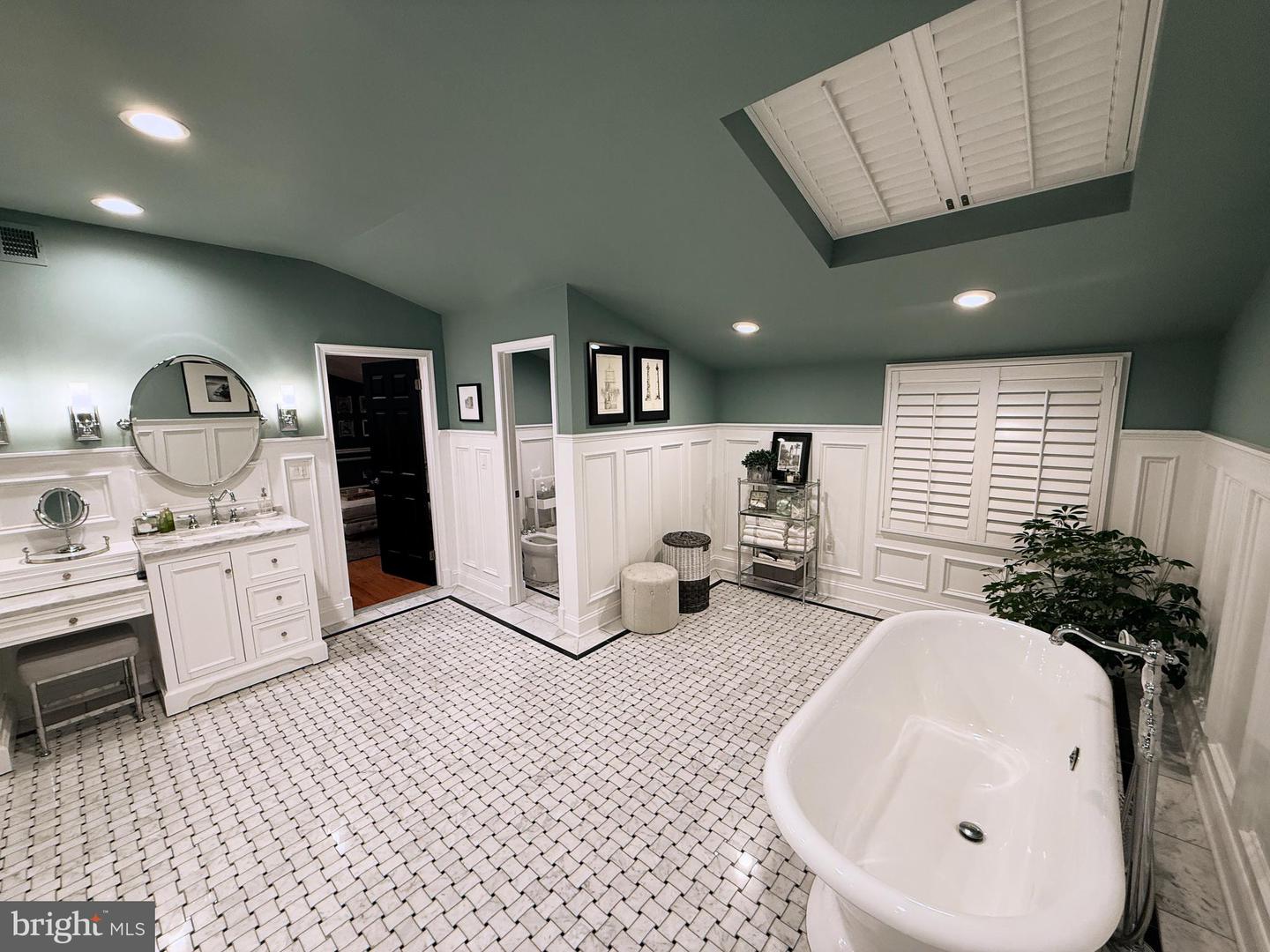 9217 JEFFERY RD, GREAT FALLS, Virginia 22066, 5 Bedrooms Bedrooms, ,4 BathroomsBathrooms,Residential,For sale,9217 JEFFERY RD,VAFX2269912 MLS # VAFX2269912