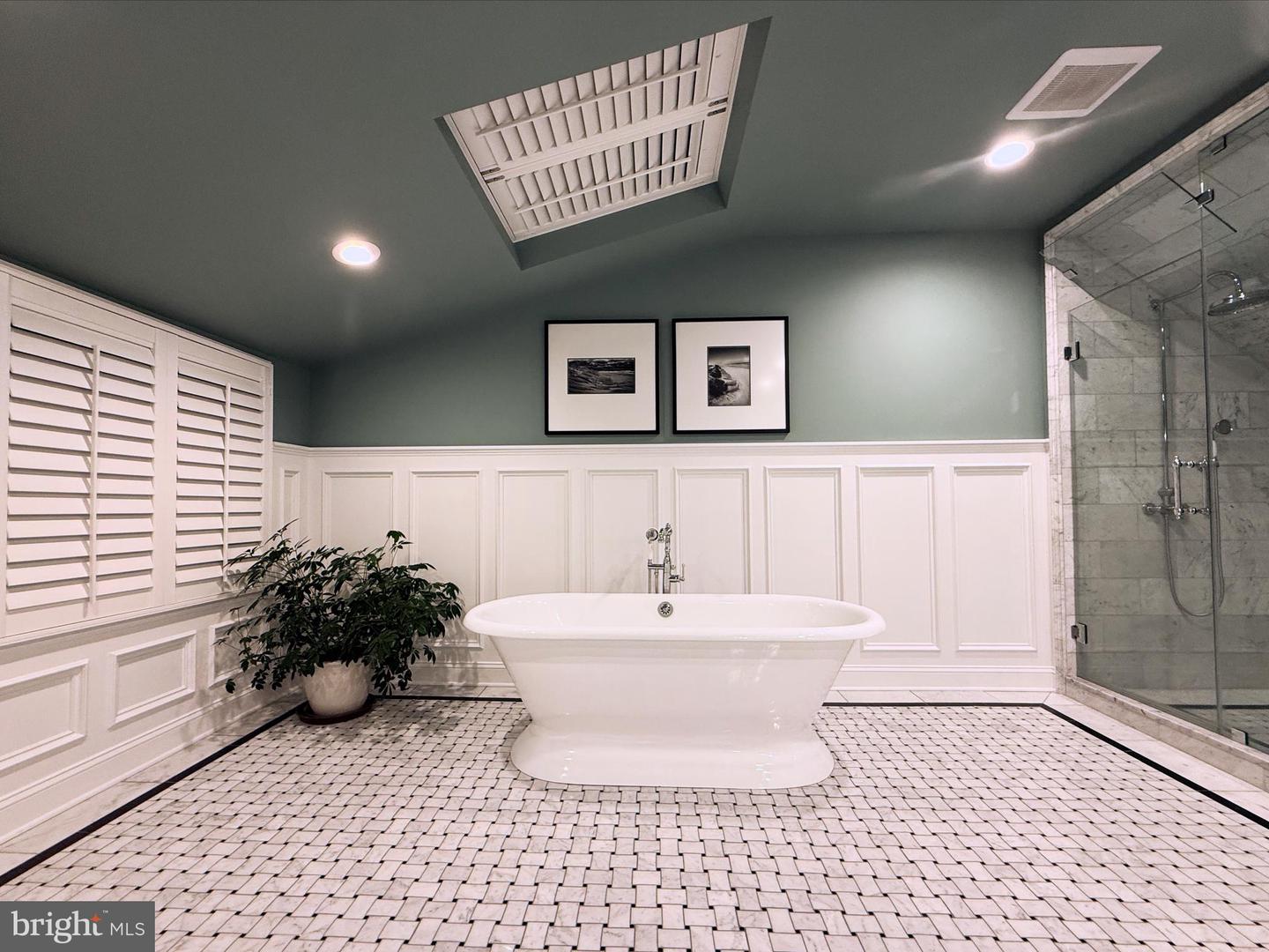 9217 JEFFERY RD, GREAT FALLS, Virginia 22066, 5 Bedrooms Bedrooms, ,4 BathroomsBathrooms,Residential,For sale,9217 JEFFERY RD,VAFX2269912 MLS # VAFX2269912