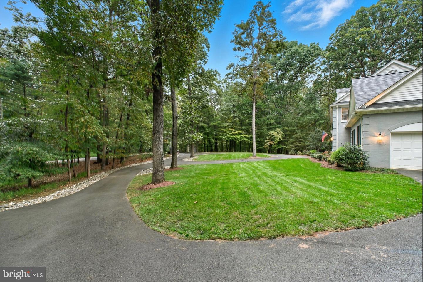 9217 JEFFERY RD, GREAT FALLS, Virginia 22066, 5 Bedrooms Bedrooms, ,4 BathroomsBathrooms,Residential,For sale,9217 JEFFERY RD,VAFX2269912 MLS # VAFX2269912