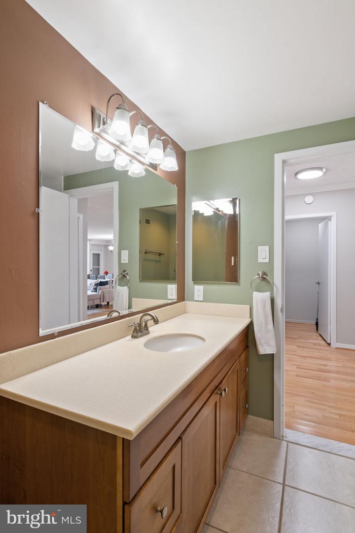 3705 S GEORGE MASON DR #2202S, FALLS CHURCH, Virginia 22041, 1 Bedroom Bedrooms, ,1 BathroomBathrooms,Residential,For sale,3705 S GEORGE MASON DR #2202S,VAFX2235360 MLS # VAFX2235360