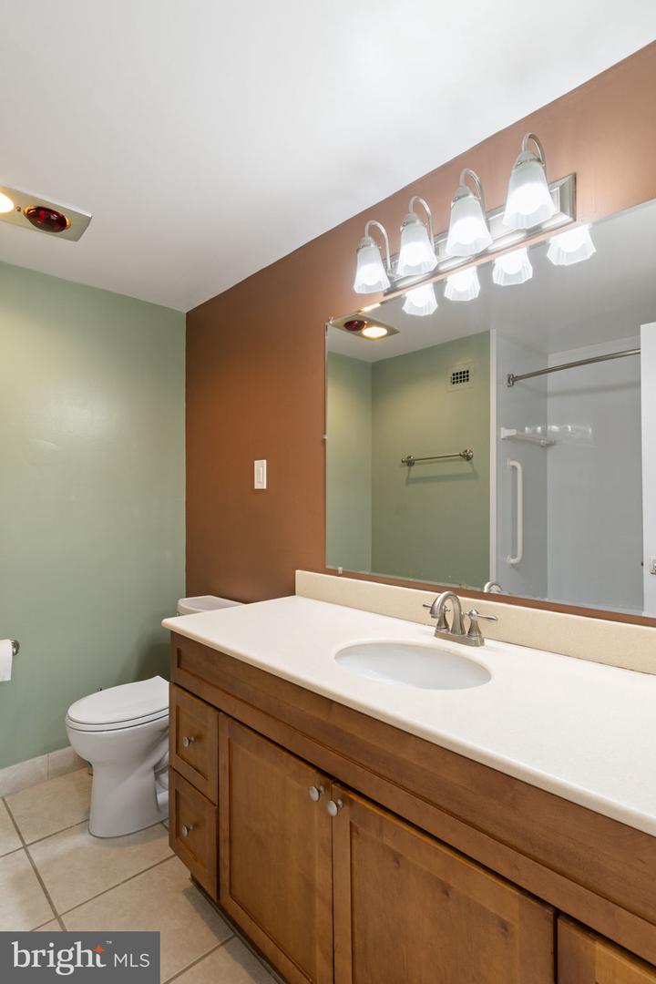 3705 S GEORGE MASON DR #2202S, FALLS CHURCH, Virginia 22041, 1 Bedroom Bedrooms, ,1 BathroomBathrooms,Residential,For sale,3705 S GEORGE MASON DR #2202S,VAFX2235360 MLS # VAFX2235360