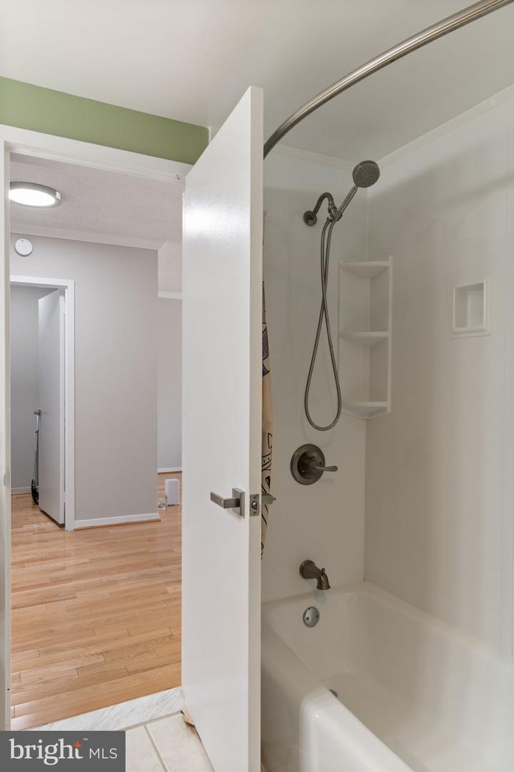 3705 S GEORGE MASON DR #2202S, FALLS CHURCH, Virginia 22041, 1 Bedroom Bedrooms, ,1 BathroomBathrooms,Residential,For sale,3705 S GEORGE MASON DR #2202S,VAFX2235360 MLS # VAFX2235360