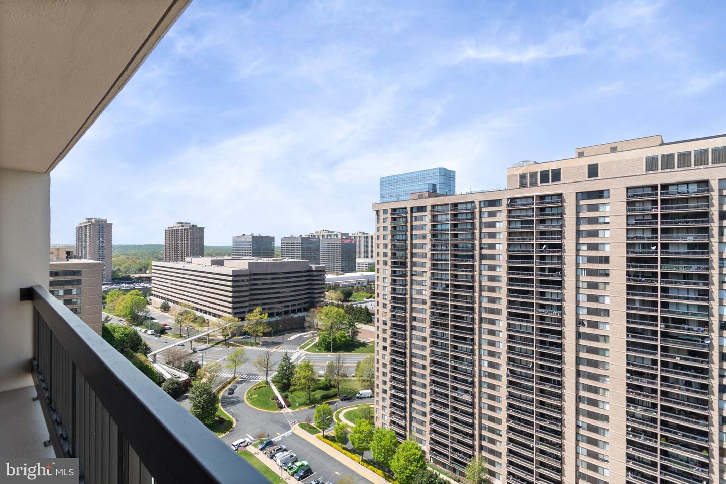 3705 S GEORGE MASON DR #2202S, FALLS CHURCH, Virginia 22041, 1 Bedroom Bedrooms, ,1 BathroomBathrooms,Residential,For sale,3705 S GEORGE MASON DR #2202S,VAFX2235360 MLS # VAFX2235360