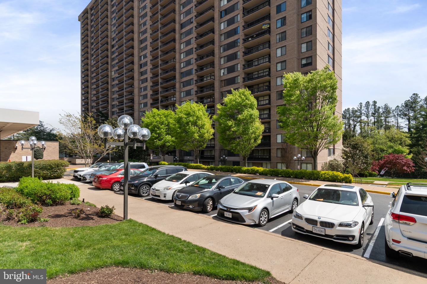 3705 S GEORGE MASON DR #2202S, FALLS CHURCH, Virginia 22041, 1 Bedroom Bedrooms, ,1 BathroomBathrooms,Residential,For sale,3705 S GEORGE MASON DR #2202S,VAFX2235360 MLS # VAFX2235360