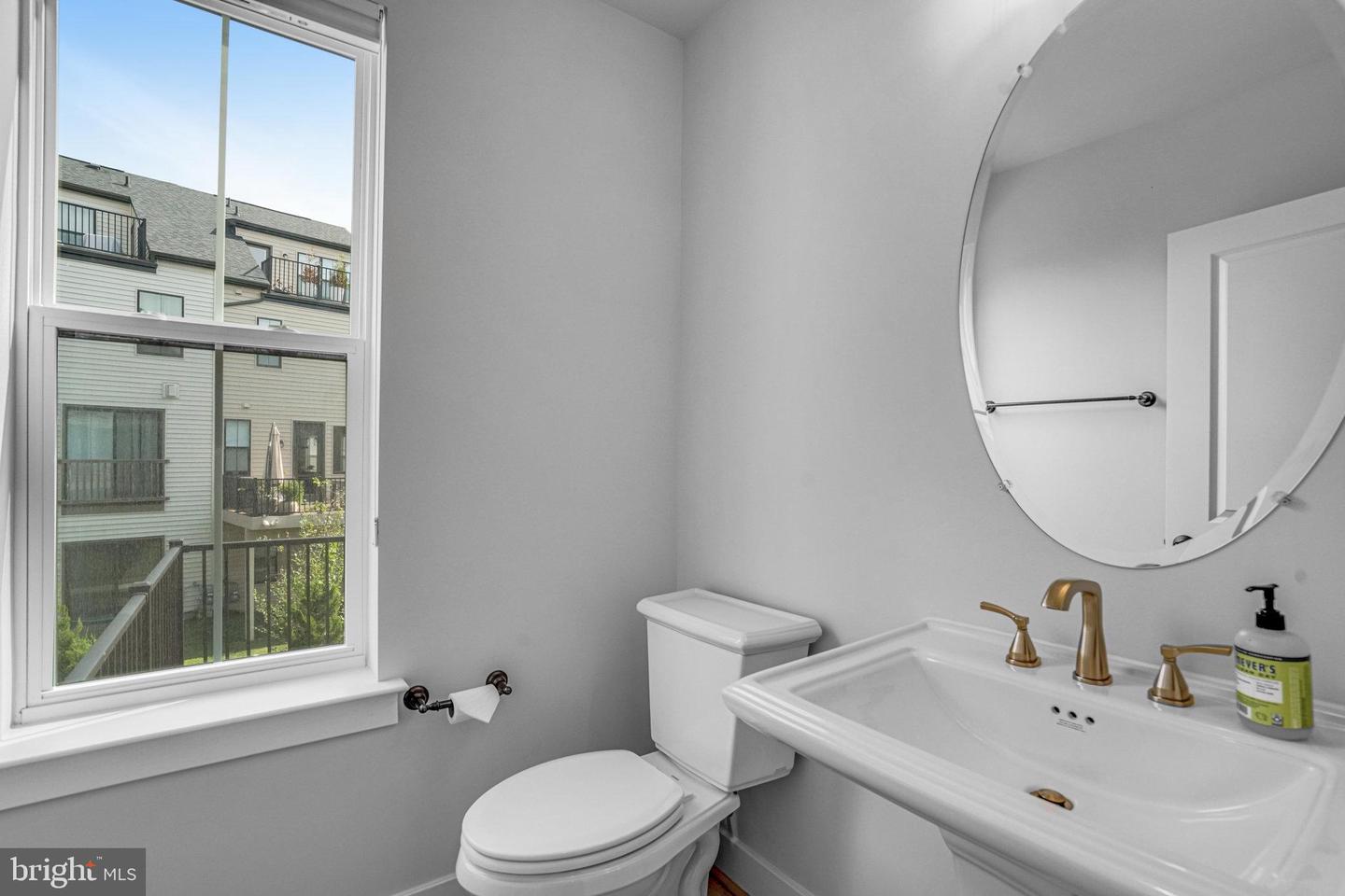 5525 VALMARANA WAY, ALEXANDRIA, Virginia 22312, 3 Bedrooms Bedrooms, ,3 BathroomsBathrooms,Residential,For sale,5525 VALMARANA WAY,VAFX2252950 MLS # VAFX2252950
