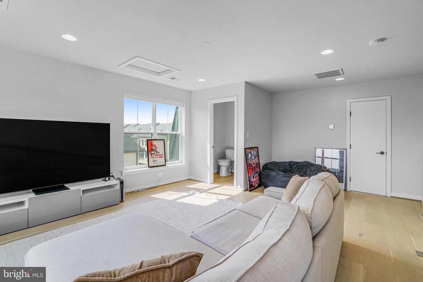 5525 VALMARANA WAY, ALEXANDRIA, Virginia 22312, 3 Bedrooms Bedrooms, ,3 BathroomsBathrooms,Residential,For sale,5525 VALMARANA WAY,VAFX2252950 MLS # VAFX2252950