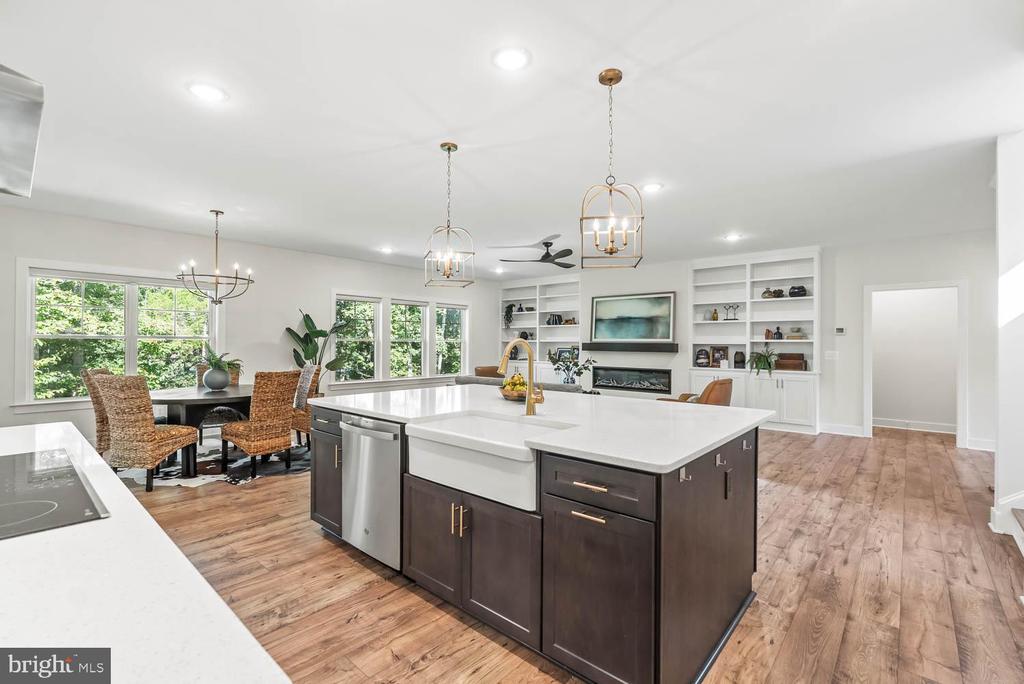 11603 SOUTHVIEW CT, SPOTSYLVANIA, Virginia 22551, 6 Bedrooms Bedrooms, ,5 BathroomsBathrooms,Residential,11603 SOUTHVIEW CT,VASP2036668 MLS # VASP2036668