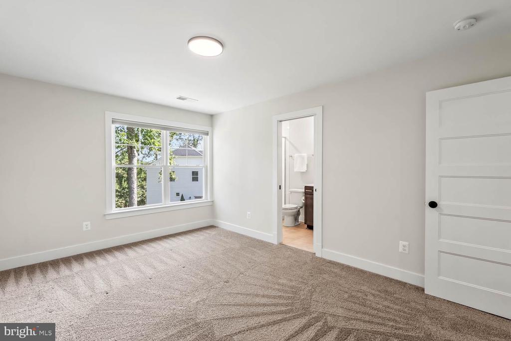 11603 SOUTHVIEW CT, SPOTSYLVANIA, Virginia 22551, 6 Bedrooms Bedrooms, ,5 BathroomsBathrooms,Residential,11603 SOUTHVIEW CT,VASP2036668 MLS # VASP2036668