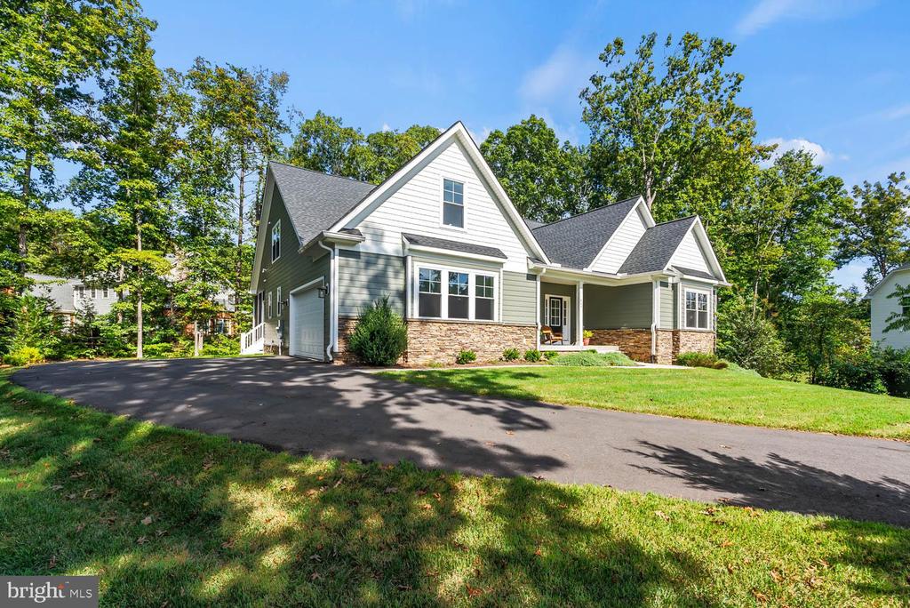 11603 SOUTHVIEW CT, SPOTSYLVANIA, Virginia 22551, 6 Bedrooms Bedrooms, ,5 BathroomsBathrooms,Residential,11603 SOUTHVIEW CT,VASP2036668 MLS # VASP2036668