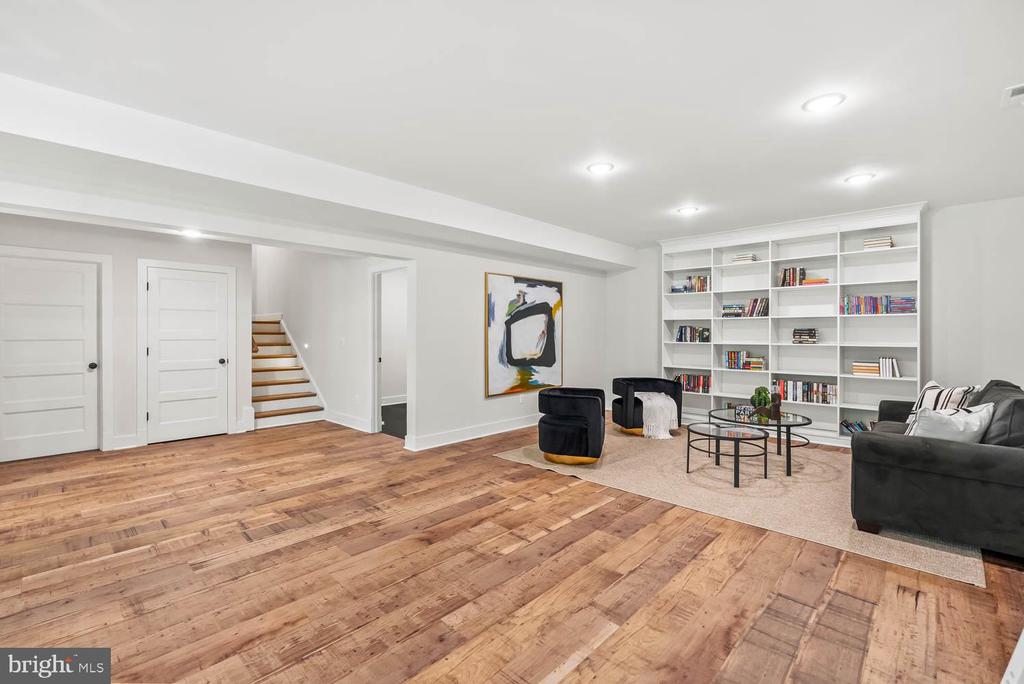 11603 SOUTHVIEW CT, SPOTSYLVANIA, Virginia 22551, 6 Bedrooms Bedrooms, ,5 BathroomsBathrooms,Residential,11603 SOUTHVIEW CT,VASP2036668 MLS # VASP2036668