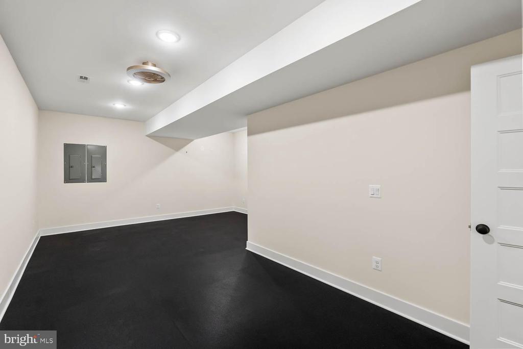 11603 SOUTHVIEW CT, SPOTSYLVANIA, Virginia 22551, 6 Bedrooms Bedrooms, ,5 BathroomsBathrooms,Residential,11603 SOUTHVIEW CT,VASP2036668 MLS # VASP2036668