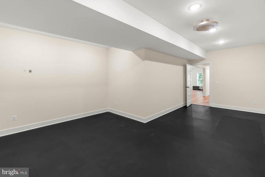 11603 SOUTHVIEW CT, SPOTSYLVANIA, Virginia 22551, 6 Bedrooms Bedrooms, ,5 BathroomsBathrooms,Residential,11603 SOUTHVIEW CT,VASP2036668 MLS # VASP2036668