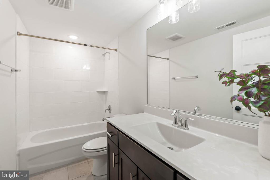 11603 SOUTHVIEW CT, SPOTSYLVANIA, Virginia 22551, 6 Bedrooms Bedrooms, ,5 BathroomsBathrooms,Residential,11603 SOUTHVIEW CT,VASP2036668 MLS # VASP2036668